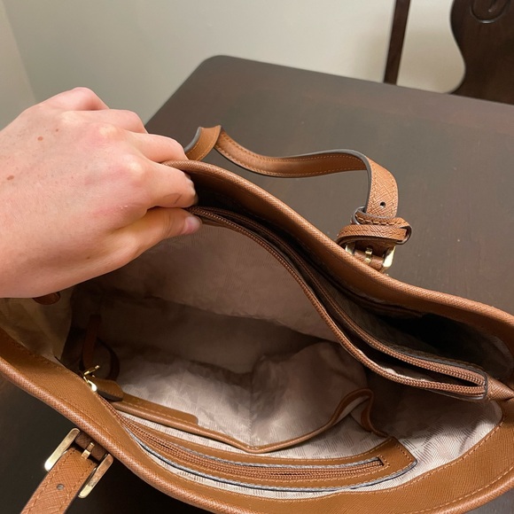 Michael Kors Tan Tote Shoulder Bag with Front Phone Pocket - Picture 3 of 7